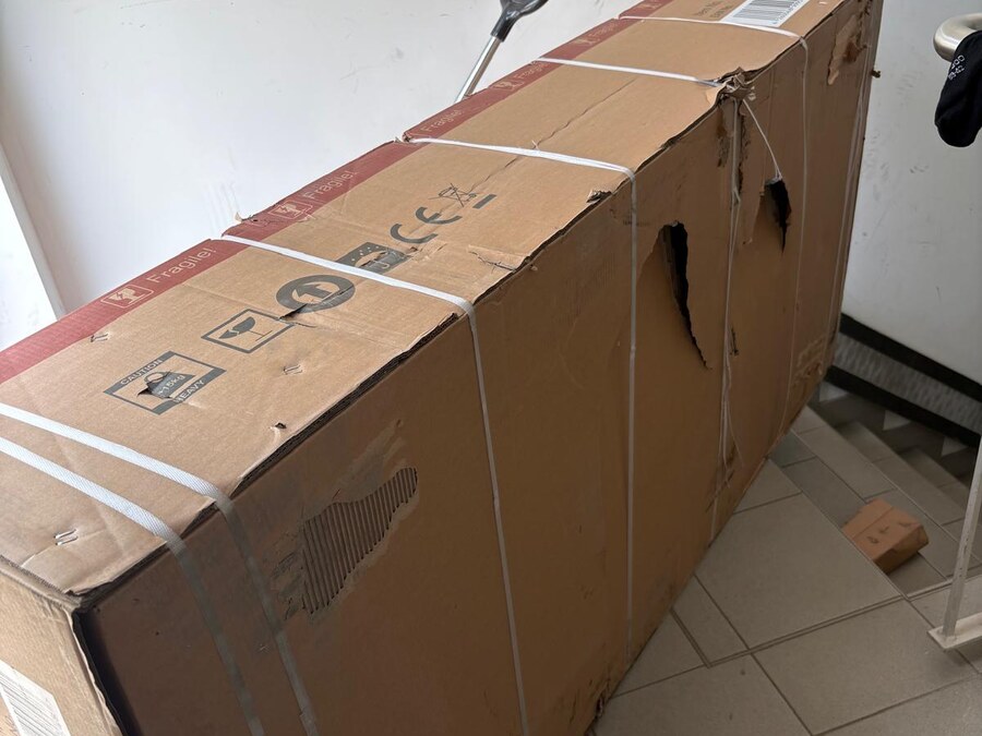Zo kan de verpakking aankomen: aan de buitenkant ingescheurd.