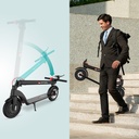 De ingeklapte AsVIVA ES01 E-Scooter kan comfortabel worden gedragen en opgeborgen